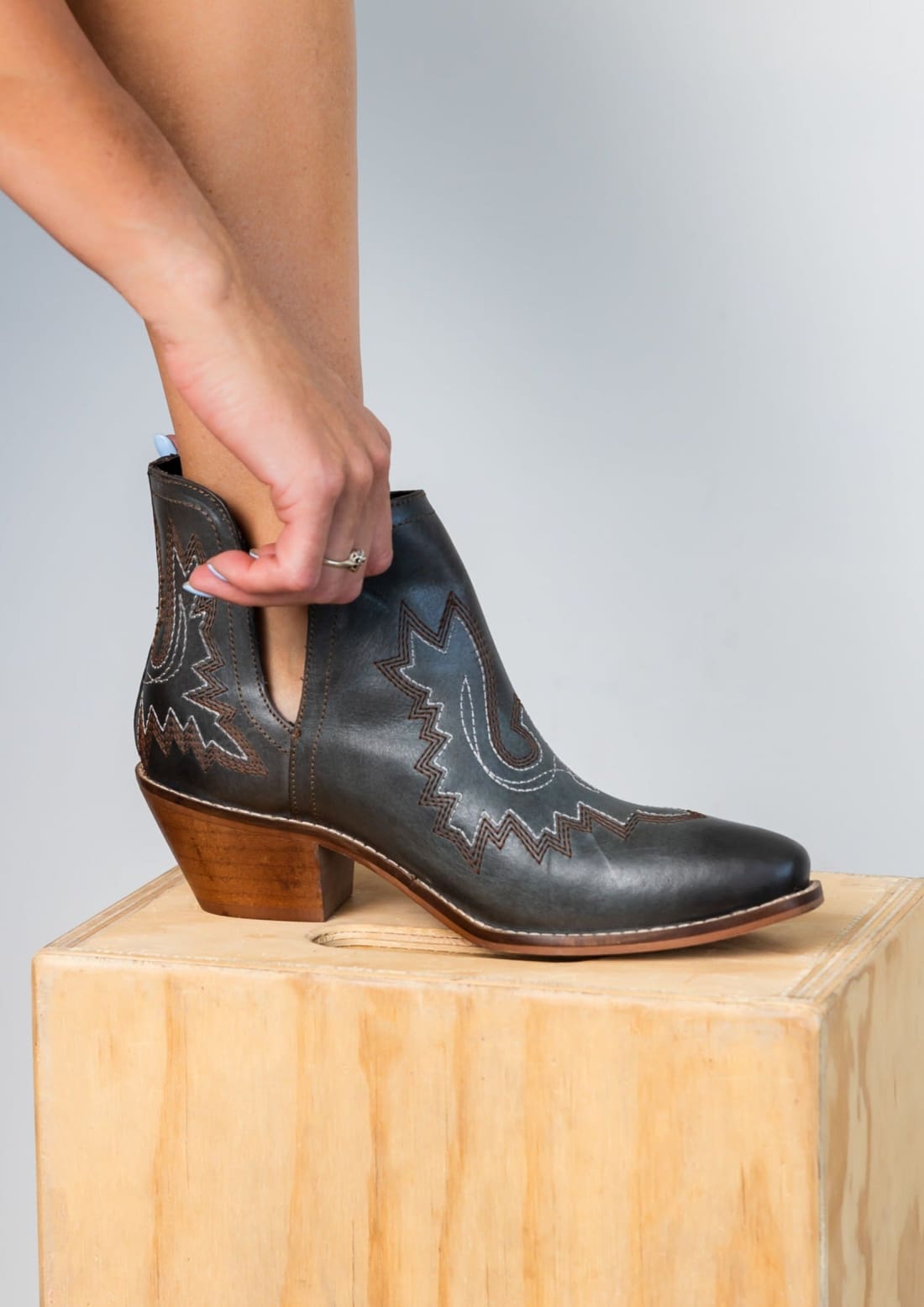 Genuine Leather Kickin’ Western Cowgirl Booties in Teal