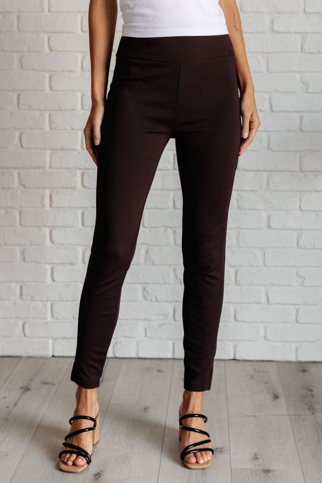 Magic Skinny 28’’ Pants in Chocolate