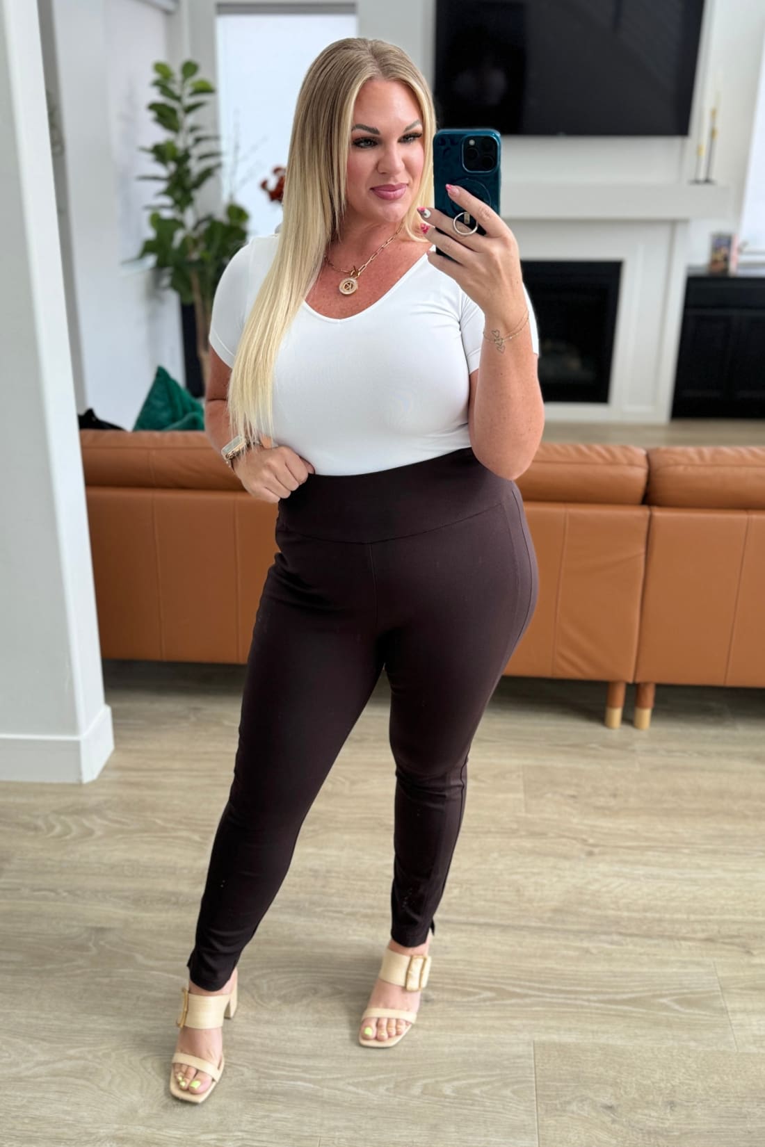 Magic Skinny 28’’ Pants in Chocolate