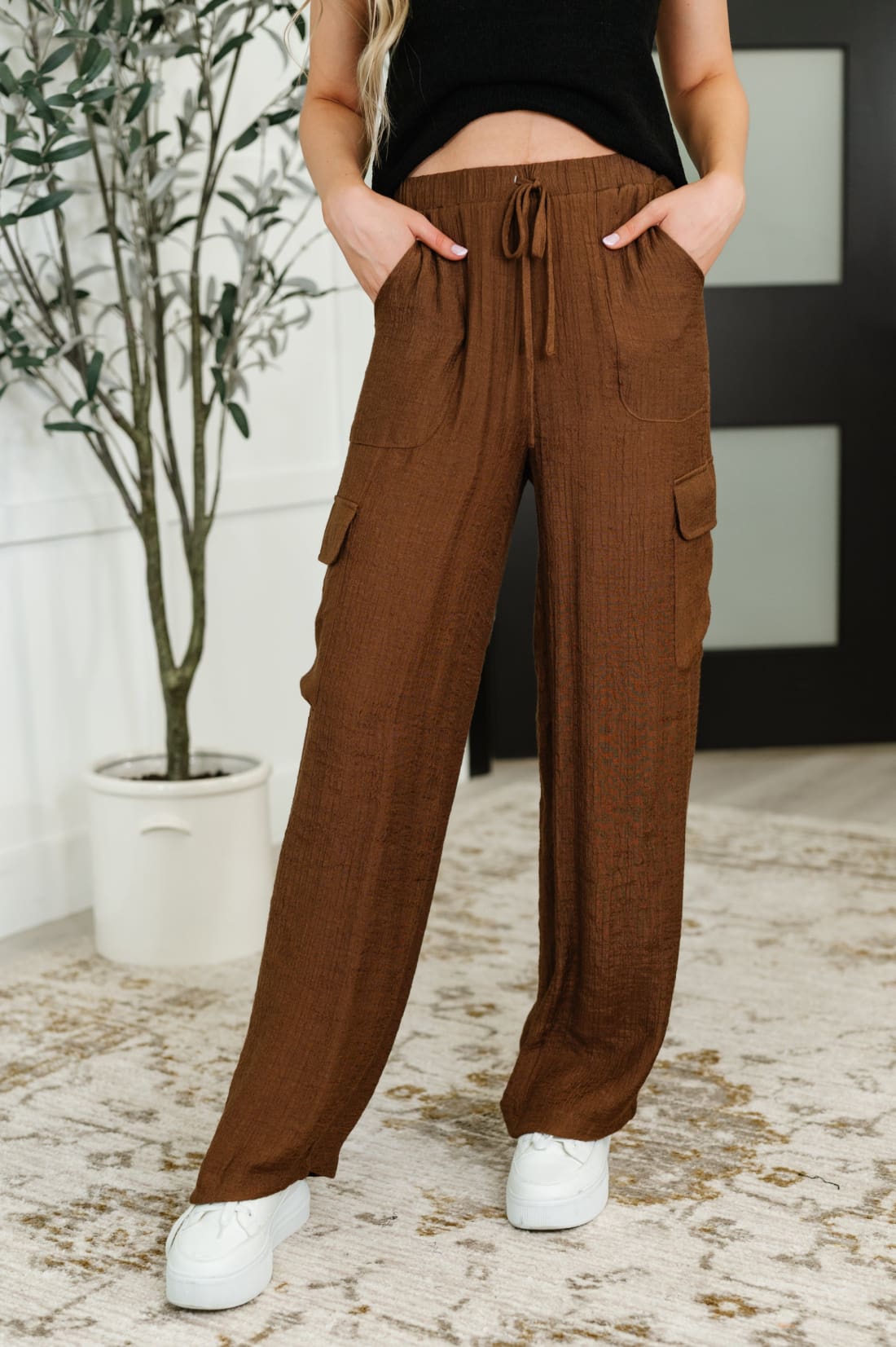 Off Duty Straight Leg Cargo Pants in Brown