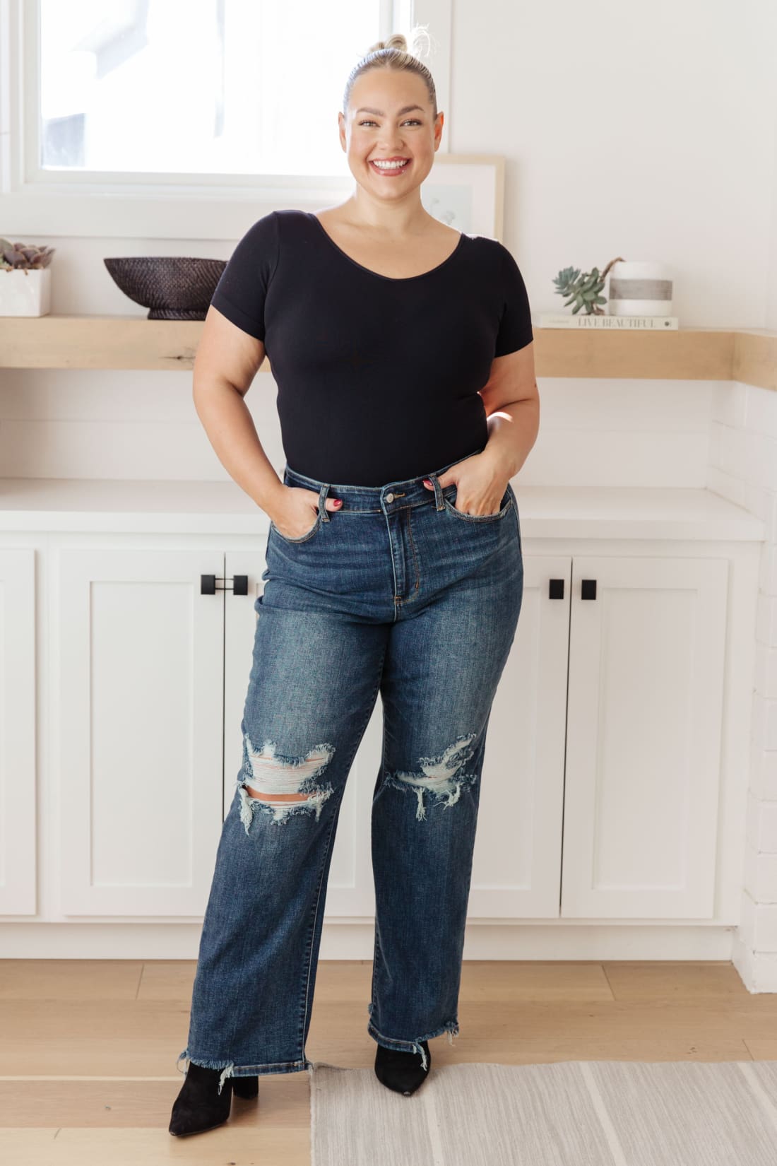 Rose High Rise 90’s Straight Jeans in Dark Wash