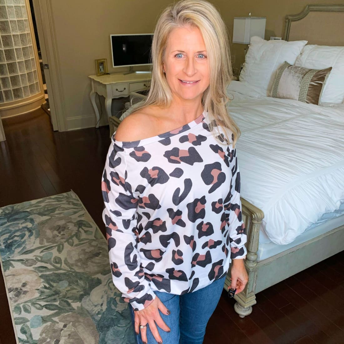 White Leopard Animal Print Long Sleeve Top | Cute tops to Wear with Jeans