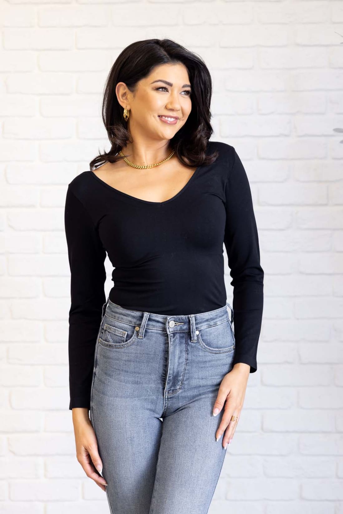 Bring in the Basics Seamless Reversible V-Neck Black | Long Sleeve Tops