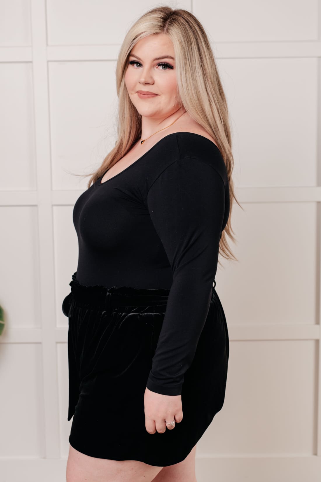 Bring in the Basics Seamless Reversible V-Neck Black | Long Sleeve Tops