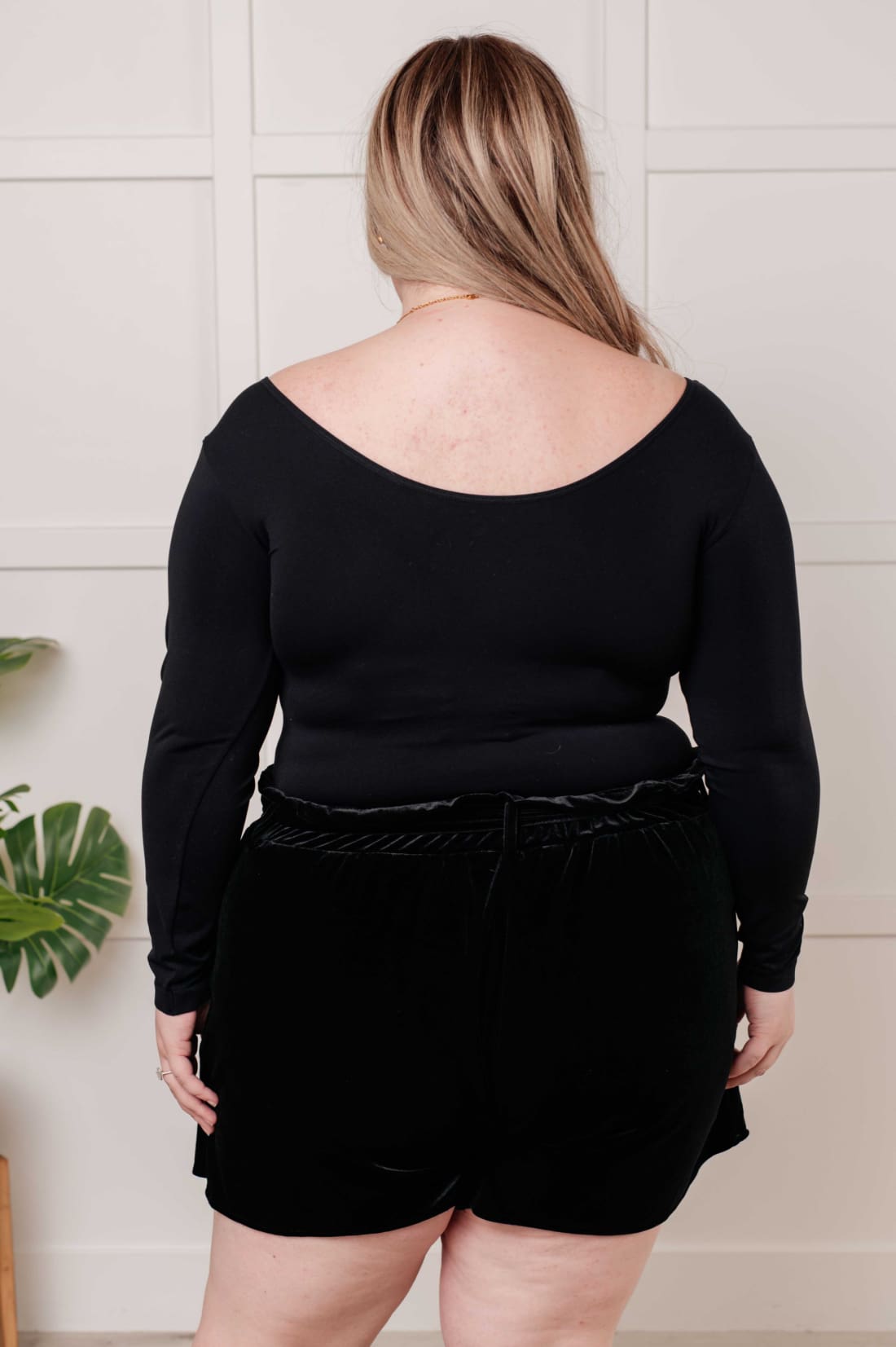 Bring in the Basics Seamless Reversible V-Neck Black | Long Sleeve Tops