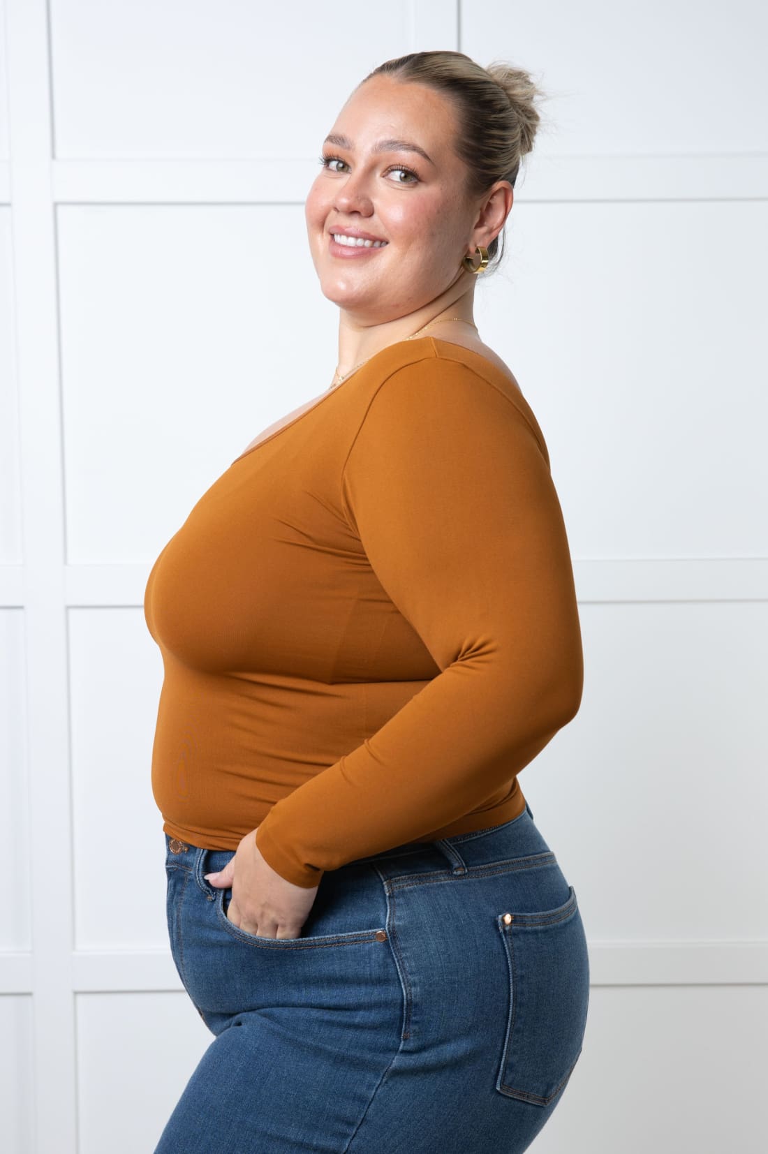 Bring in the Basics Seamless Reversible V-Neck Caramel | Long Sleeve Tops