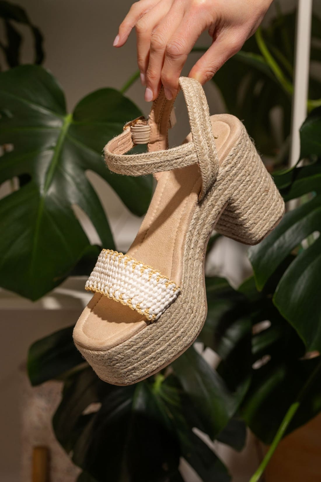 Elise Wedge in Off White | Sandals