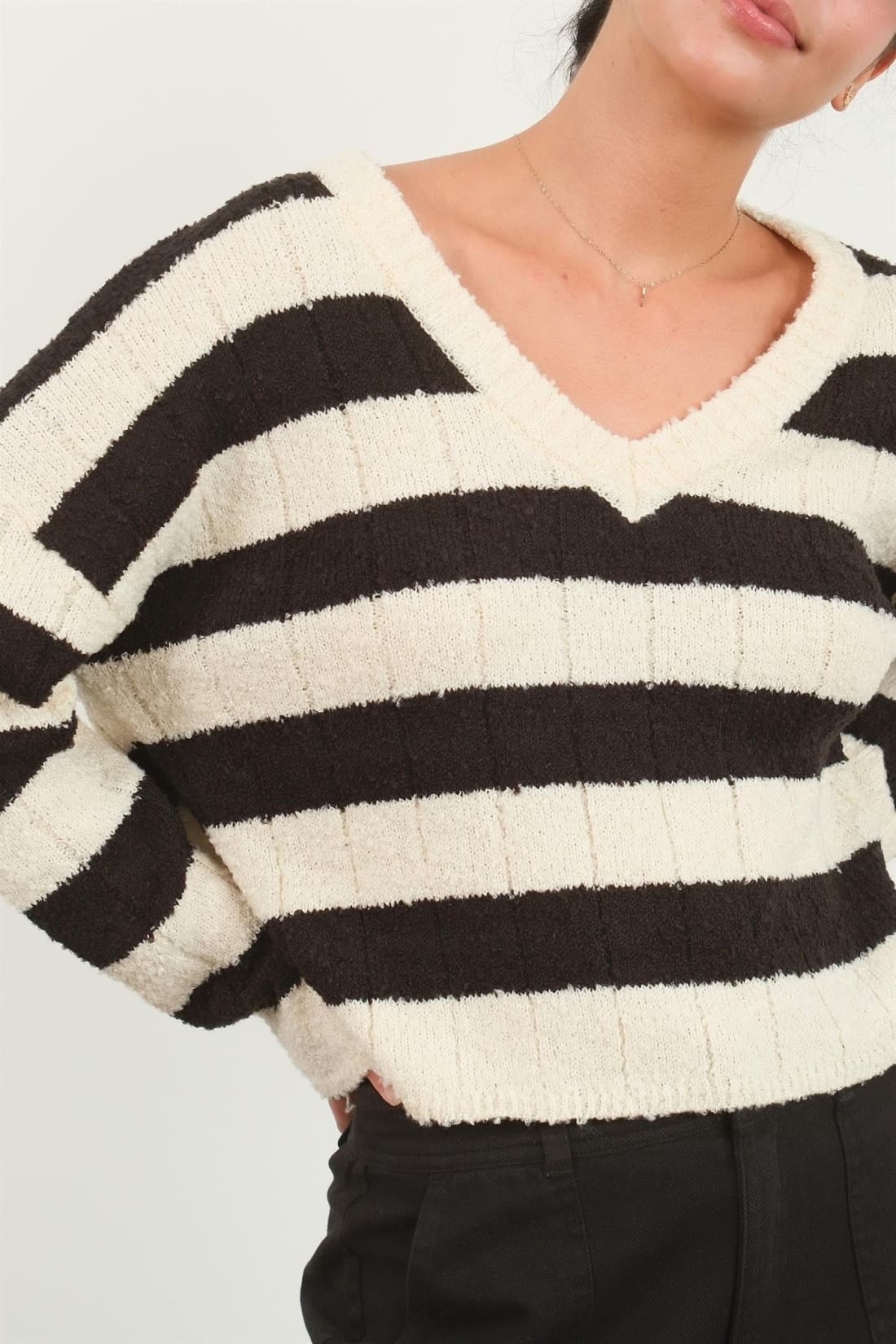 HYFVE Contrast Striped Cropped V-Neck Sweater | Sweaters & Cardigans