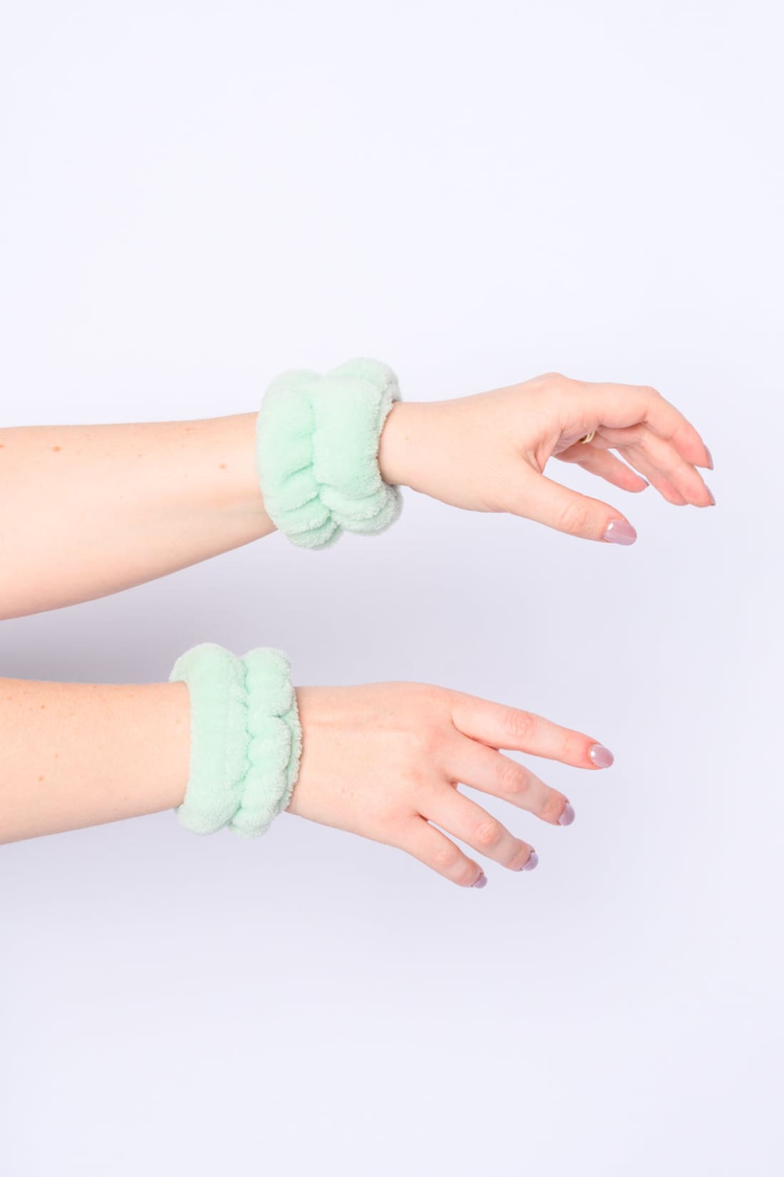 Lost in the Moment Headband and Wristband Set in Green | Health & Beauty