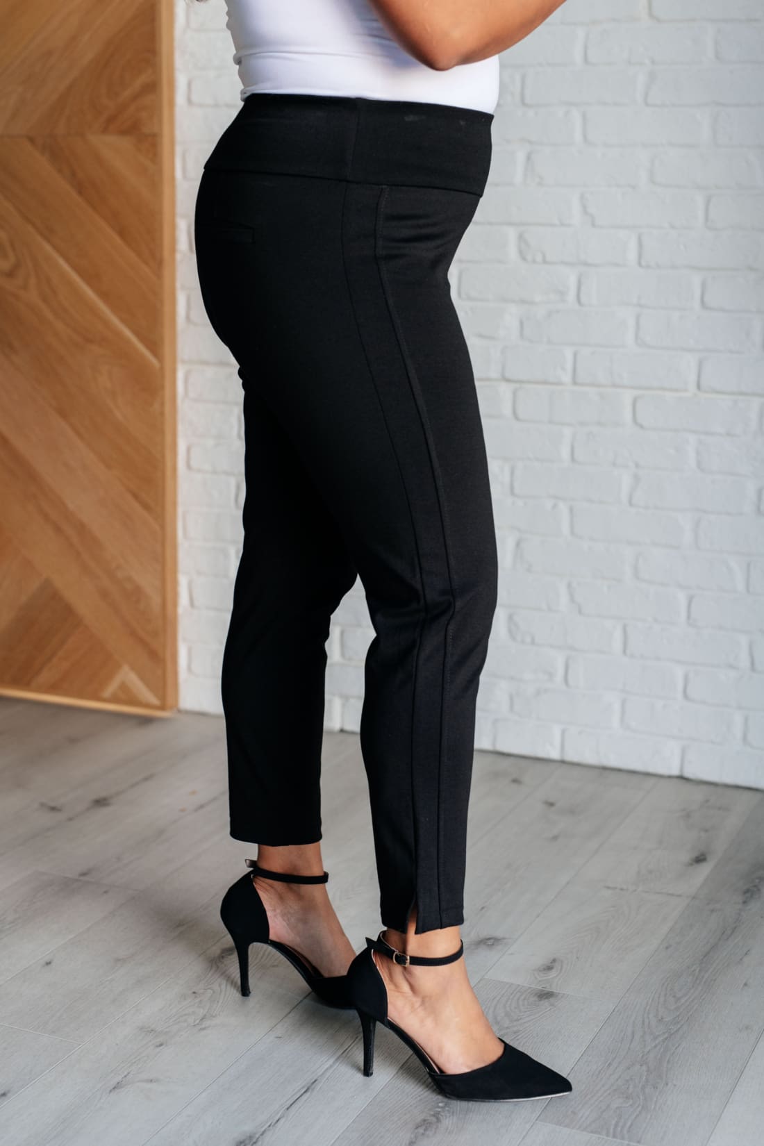 Magic Ankle Crop Skinny Pants in Black | pants