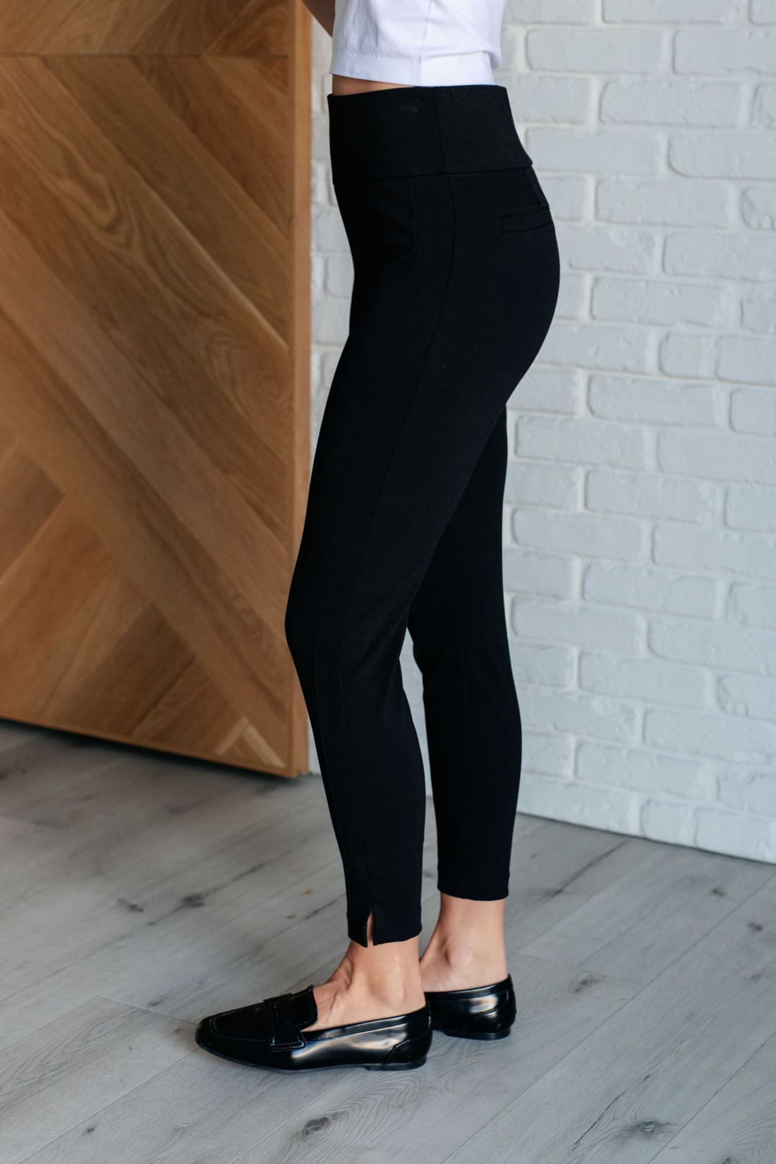 Magic Ankle Crop Skinny Pants in Black | pants