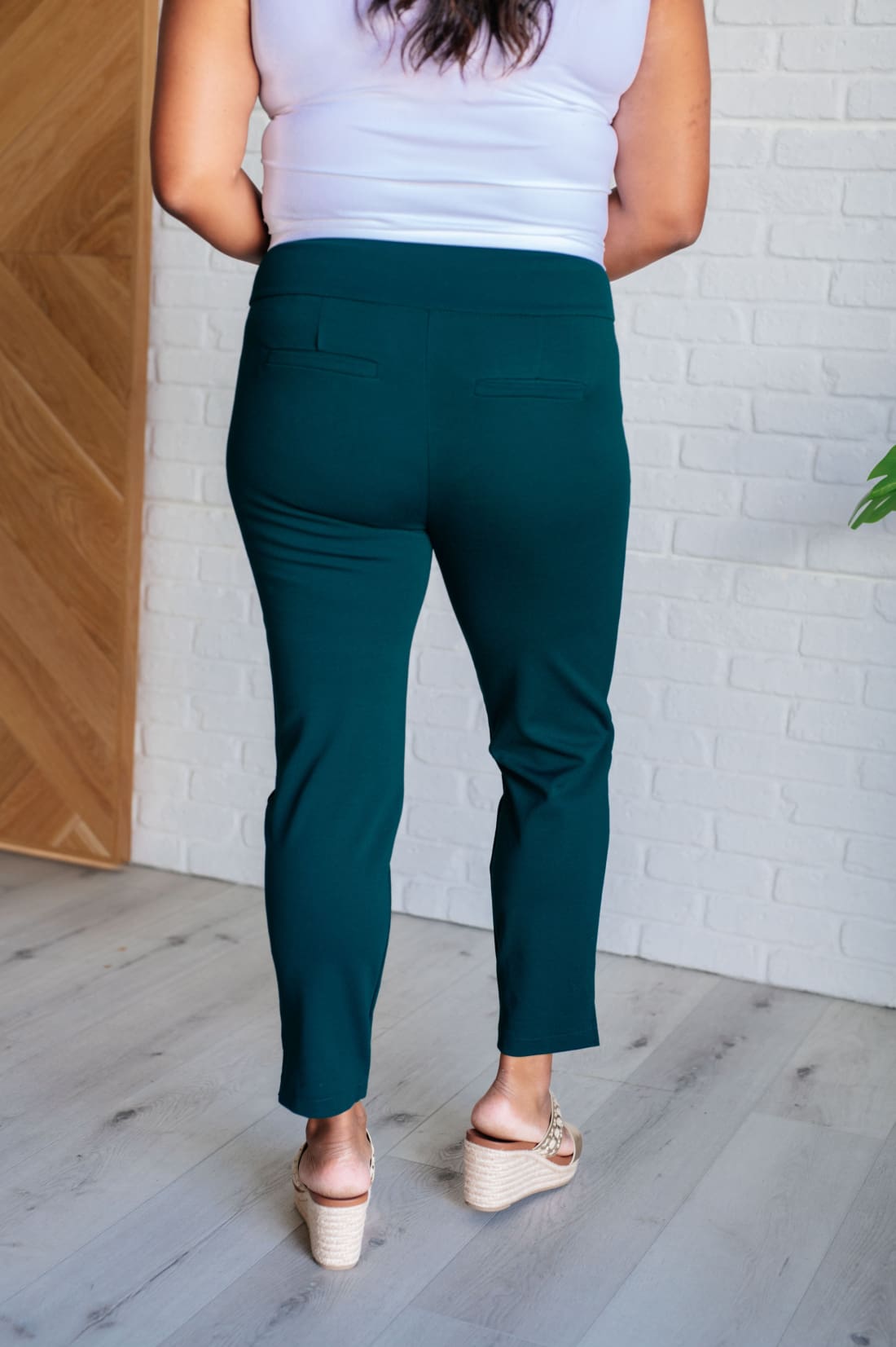 Magic Ankle Crop Skinny Pants in Hunter Green | Pants