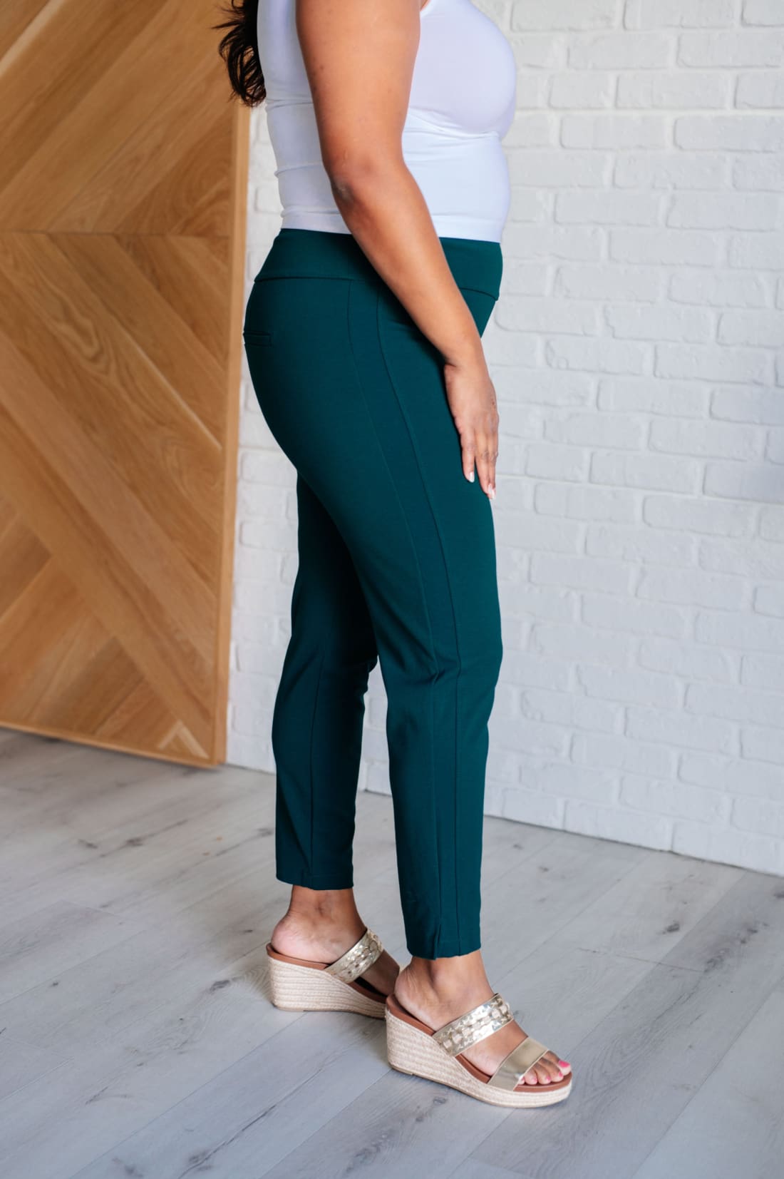 Magic Ankle Crop Skinny Pants in Hunter Green | Pants