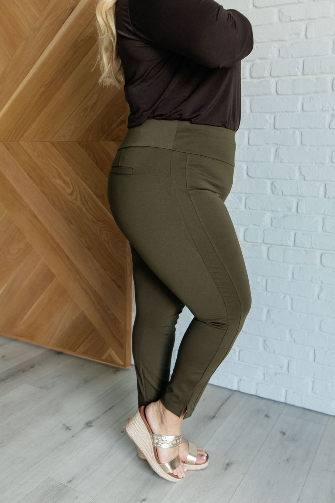 Magic Ankle Crop Skinny Pants in Olive | Bottoms