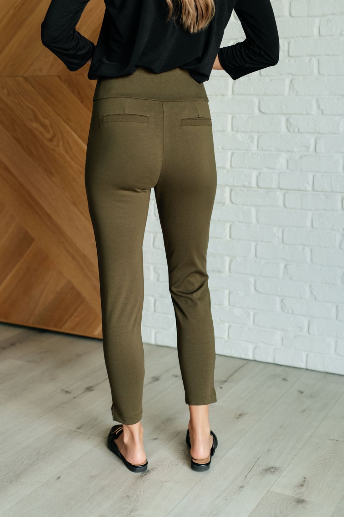 Magic Ankle Crop Skinny Pants in Olive | Bottoms