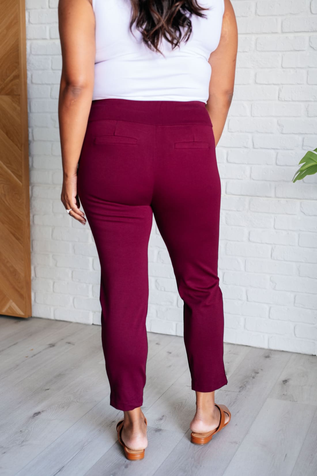 Magic Ankle Crop Skinny Pants in Wine | pants