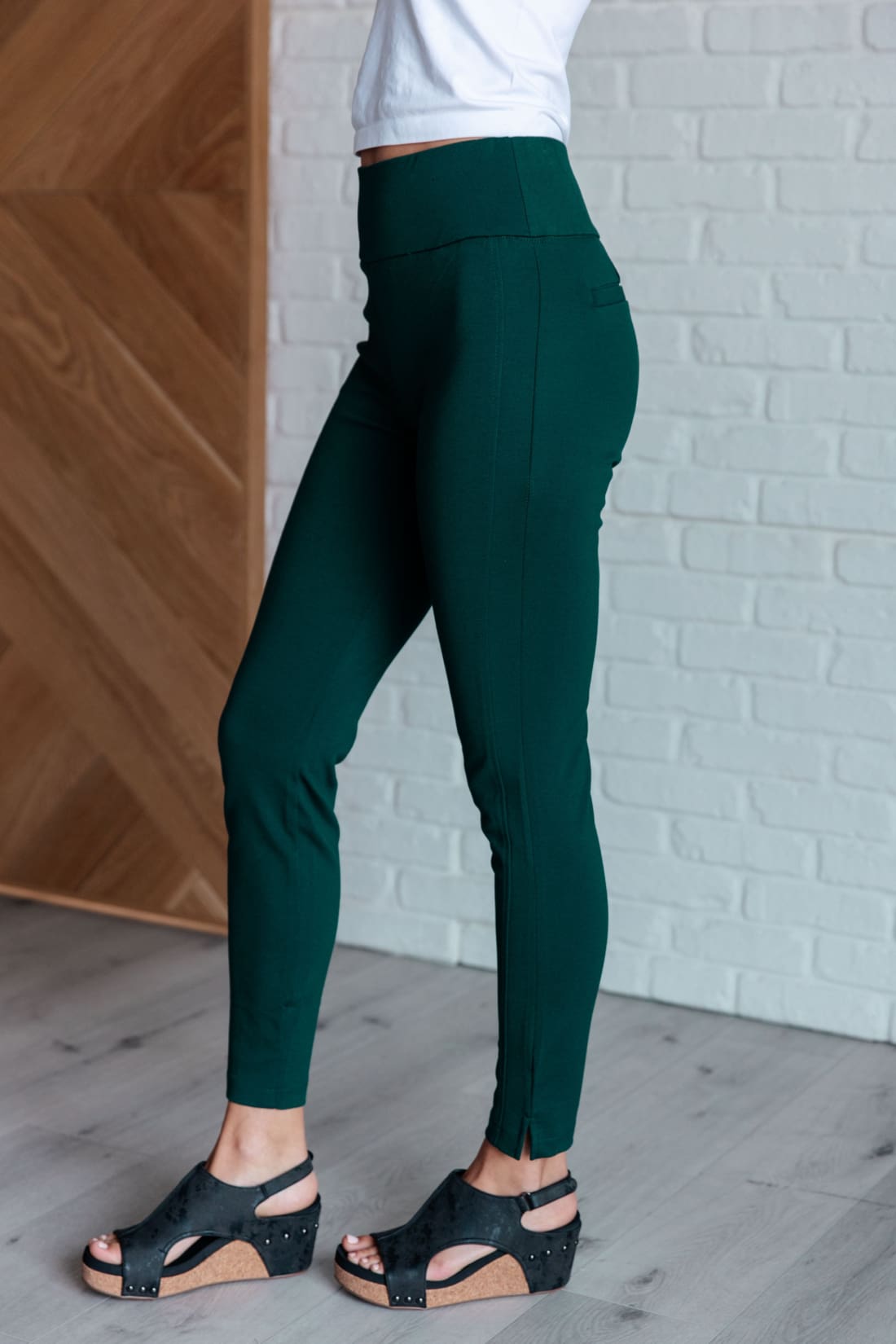 Magic Skinny 28’’ Pants in Hunter Green