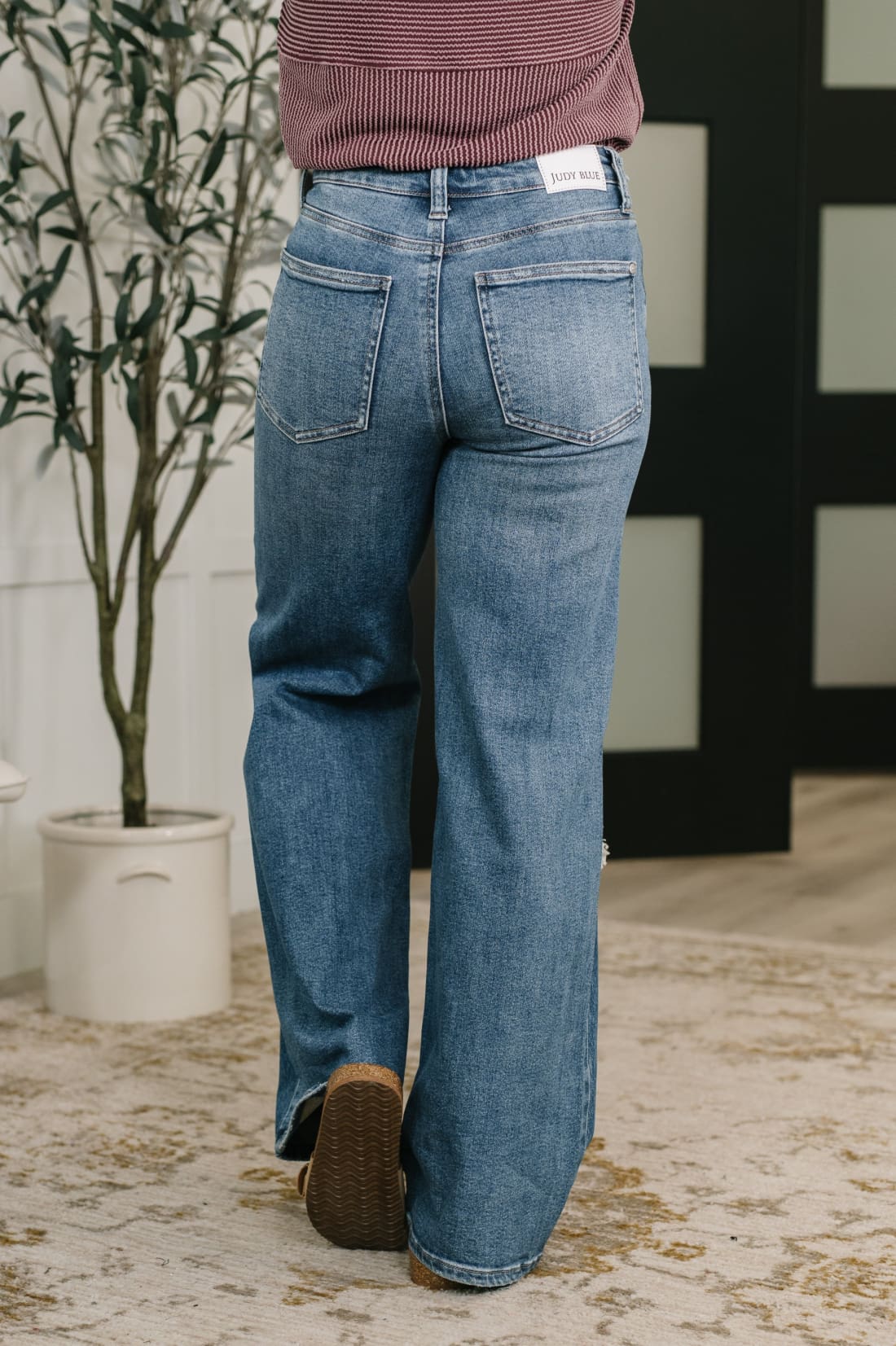Judy Blue ’Roseanne’ High Waist Distressed Jeans