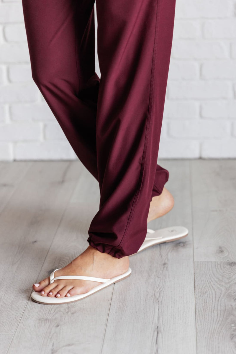 Runner’s High Drawstring Joggers in Red Merlot