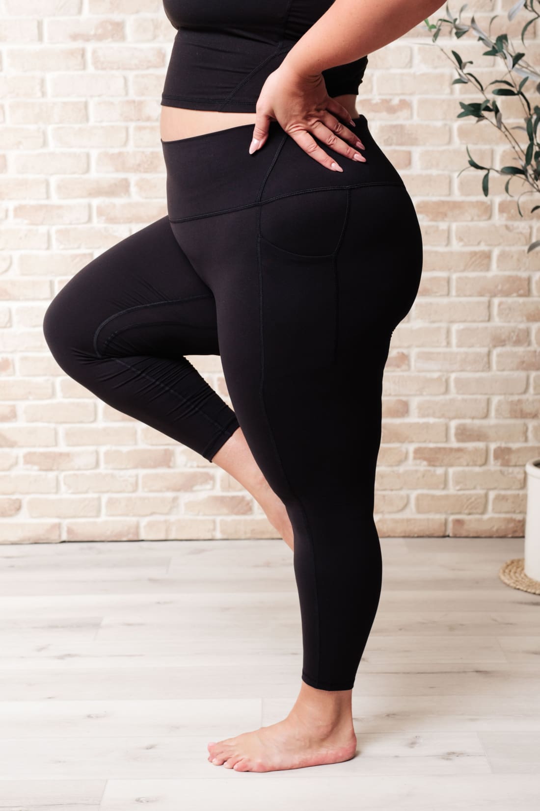 Somewhere to Start Leggings in Black | leggings