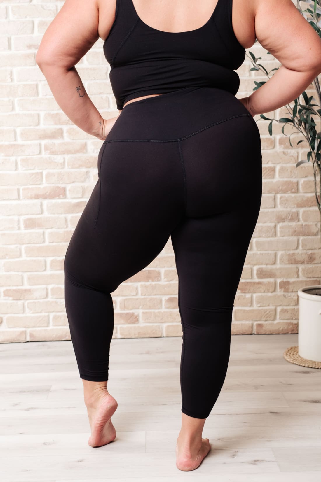 Somewhere to Start Leggings in Black | leggings