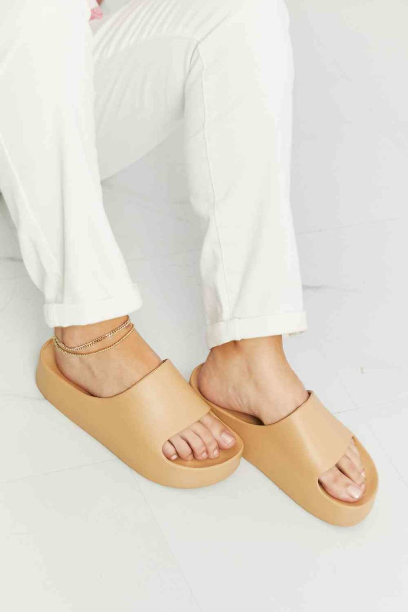 WILD DIVA Summer Feels Platform Slide | Sandals