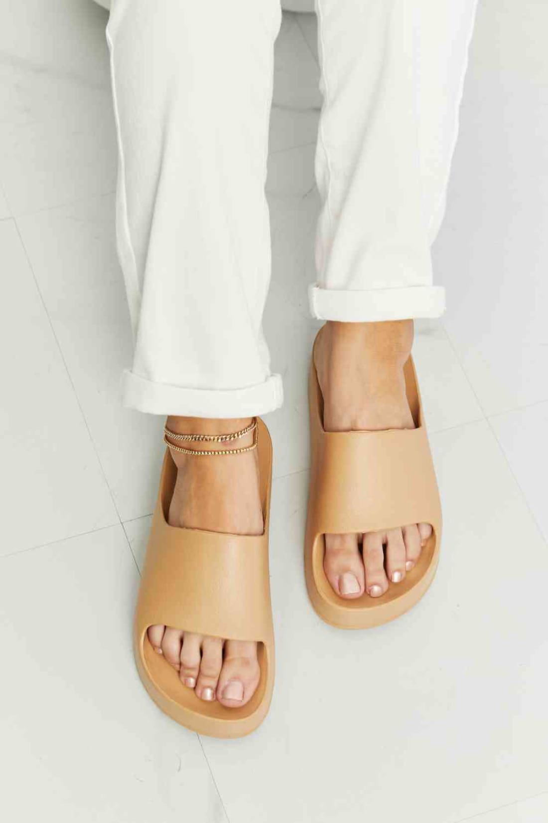 WILD DIVA Summer Feels Platform Slide | Sandals