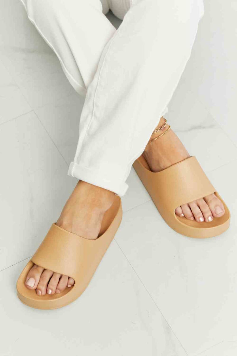 WILD DIVA Summer Feels Platform Slide | Sandals